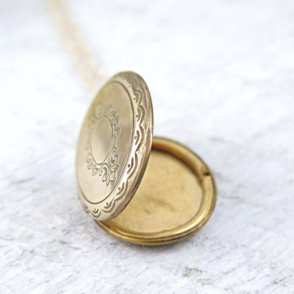 Classic Gold Oval Locket